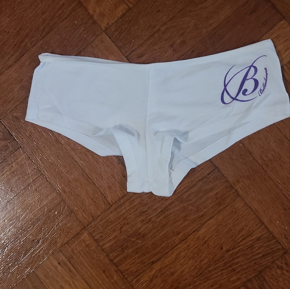 Shades of love white booty shorts sz large